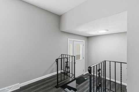 Tiny photo for 2614 E 28th Court, Davenport, IA 52803 (MLS # 12608471)