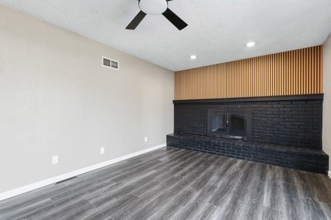 Tiny photo for 2614 E 28th Court, Davenport, IA 52803 (MLS # 12608471)