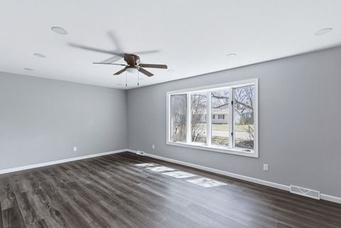 Tiny photo for 2614 E 28th Court, Davenport, IA 52803 (MLS # 12608471)