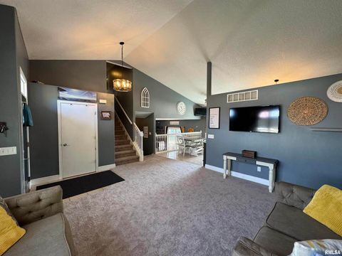 Tiny photo for 4703 W 13TH Street, Davenport, IA 52804 (MLS # QC4267470)