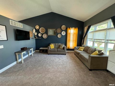 Tiny photo for 4703 W 13TH Street, Davenport, IA 52804 (MLS # QC4267470)