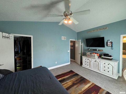 Tiny photo for 4703 W 13TH Street, Davenport, IA 52804 (MLS # QC4267470)