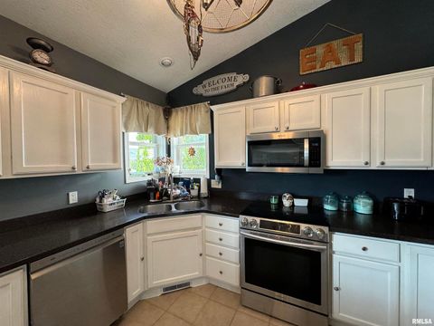 Tiny photo for 4703 W 13TH Street, Davenport, IA 52804 (MLS # QC4267470)