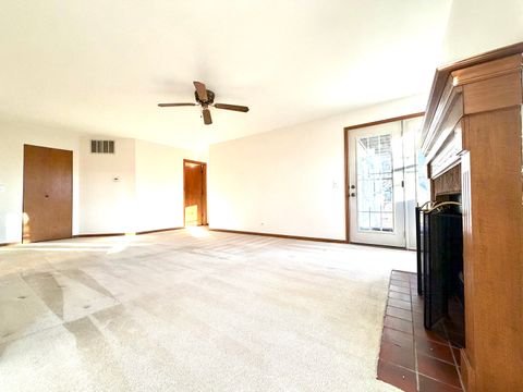 Tiny photo for 120 Stirling Lane #Z1, Schaumburg, IL 60194 (MLS # 12520595)