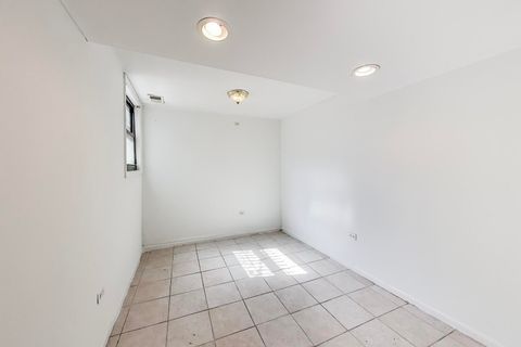 Tiny photo for 4553 S Ellis Avenue, Chicago, IL 60653 (MLS # 12559908)