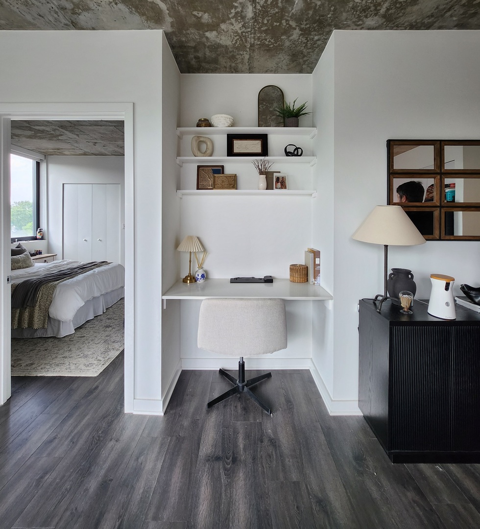 1714 W Roscoe Street 409