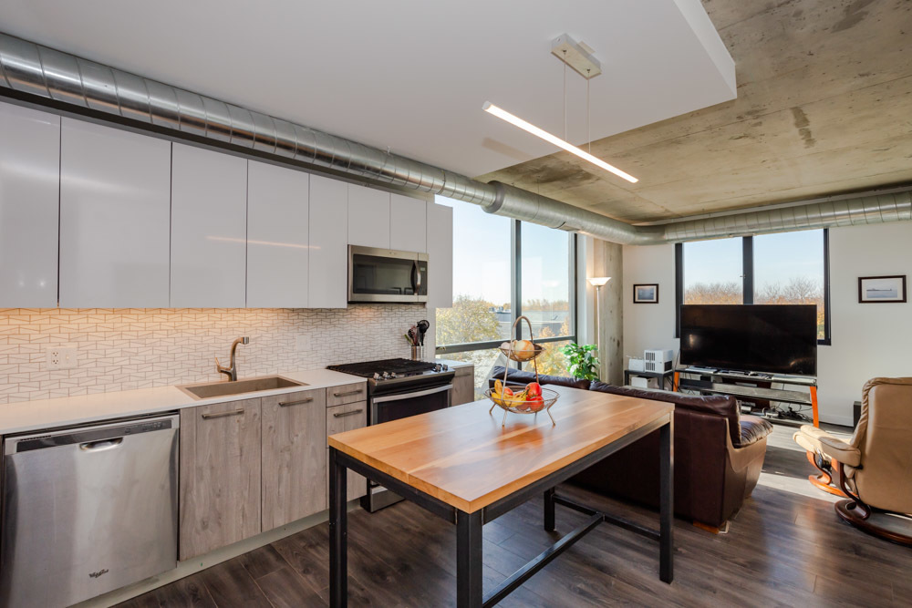 1714 W Roscoe Street 409