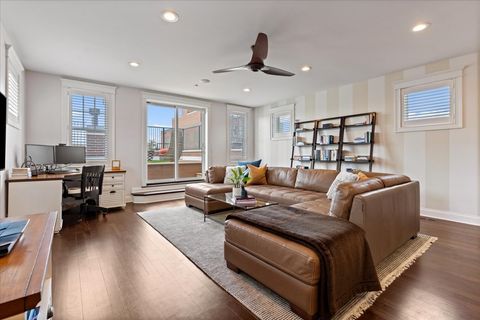 Tiny photo for 3638 N WAYNE Avenue, Chicago, IL 60613 (MLS # 12608812)