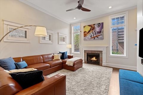 Tiny photo for 3638 N WAYNE Avenue, Chicago, IL 60613 (MLS # 12608812)