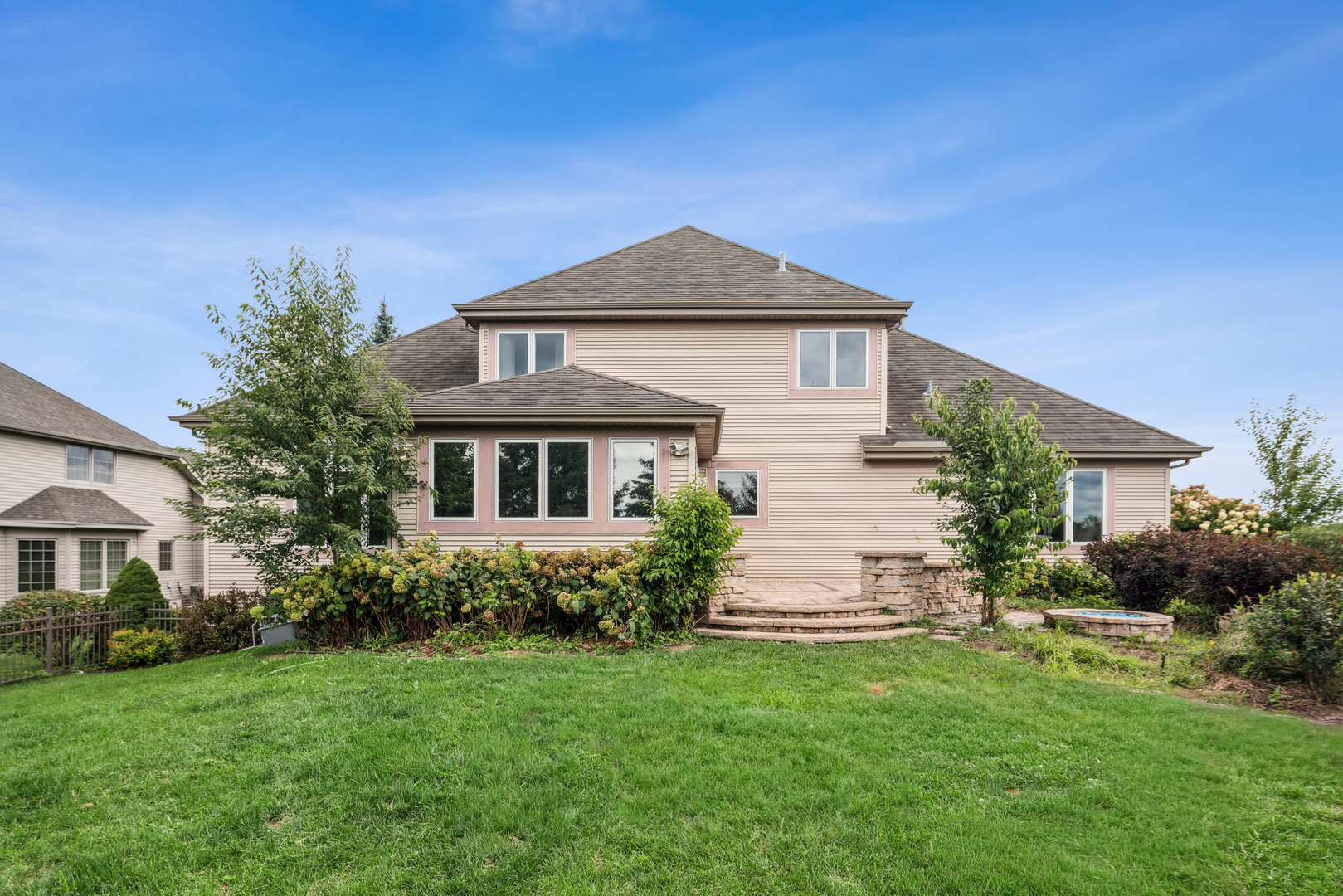 Rockford, Illinois 61107, United States, 4 Bedrooms Bedrooms, ,4 BathroomsBathrooms,Residential,Active,242134