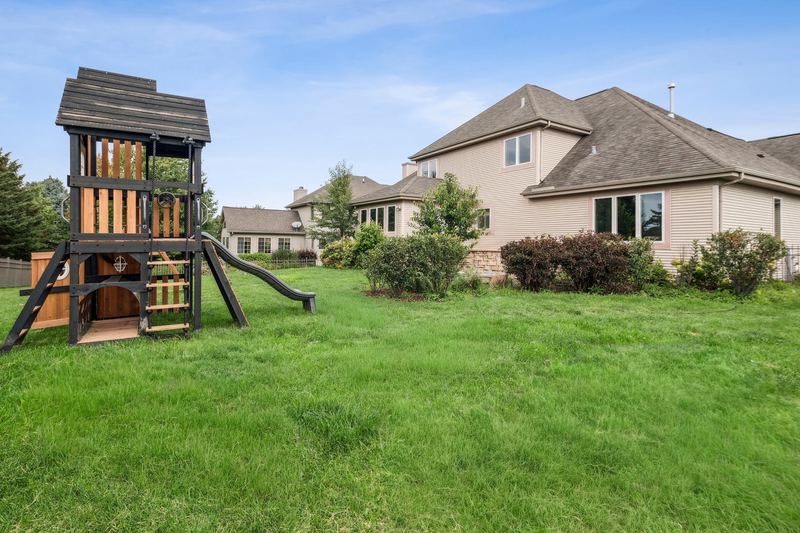 Rockford, Illinois 61107, United States, 4 Bedrooms Bedrooms, ,4 BathroomsBathrooms,Residential,Active,242134