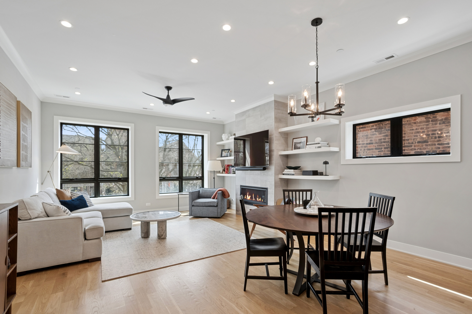 2004 W Addison Street 2W