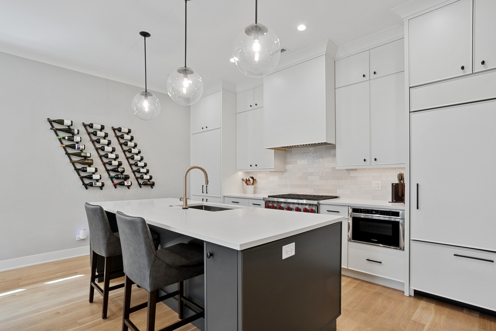 2004 W Addison Street 2W