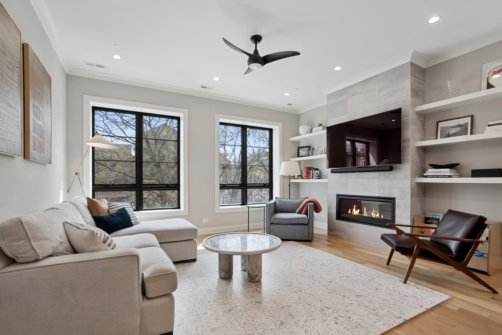 2004 W Addison Street 2W