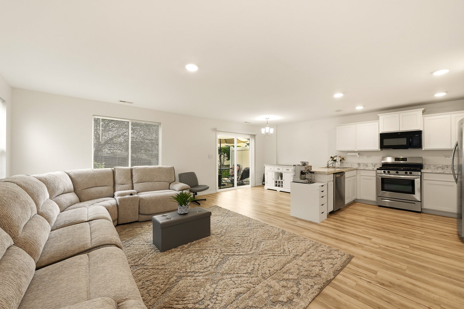 8646 Foxborough Way