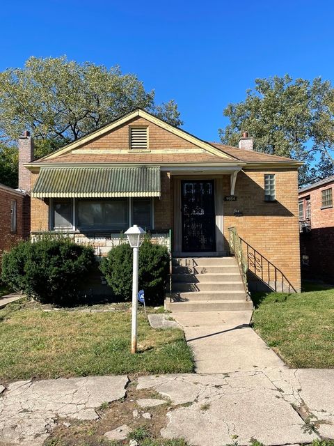 Tiny photo for 9554 S Dobson Avenue, Chicago, IL 60628 (MLS # 12492100)