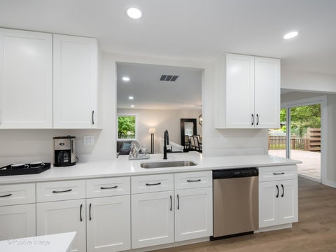 Tiny photo for 959 Ridge Avenue, Elk Grove Village, IL 60007 (MLS # 12728292)