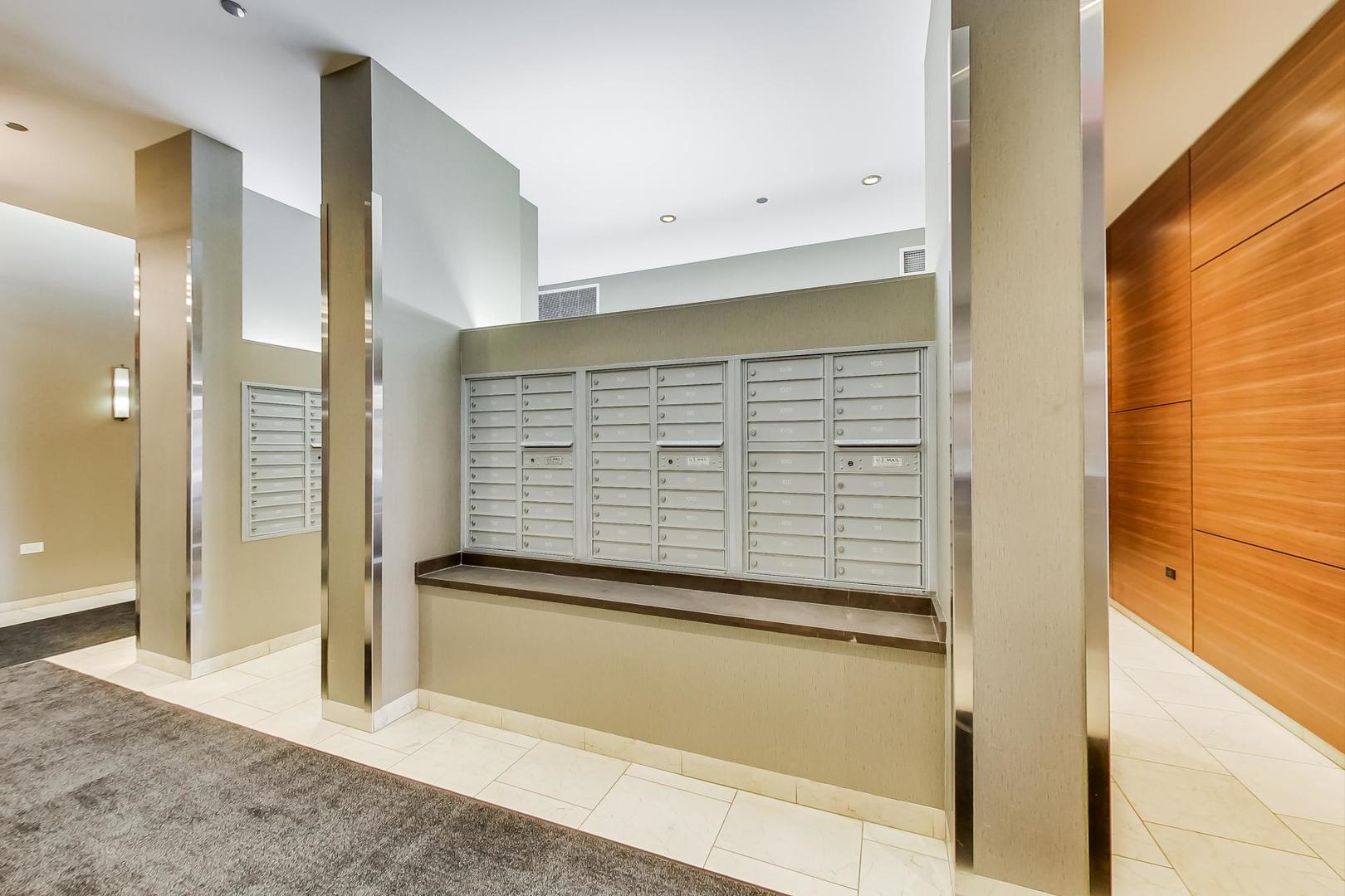 1629 S Prairie Avenue 2605