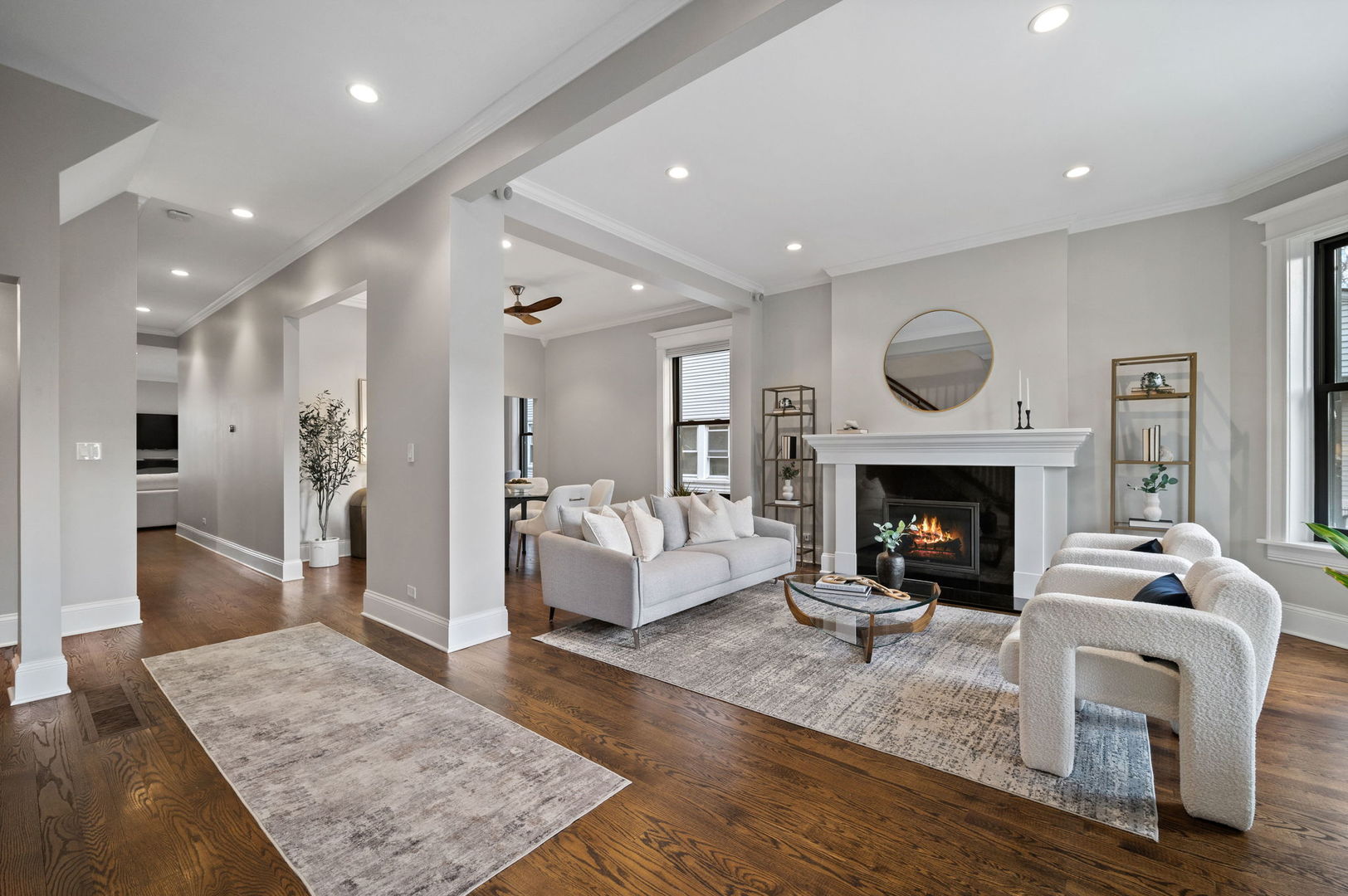 1252 W Carmen Avenue