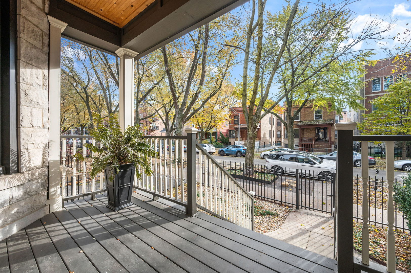 1252 W Carmen Avenue