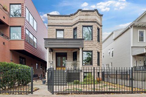 Photo of 1252 W Carmen Avenue, Chicago, IL 60640 (MLS # 12521948)