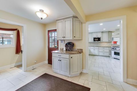 Tiny photo for 881 Harvard Court, Highland Park, IL 60035 (MLS # 12580141)