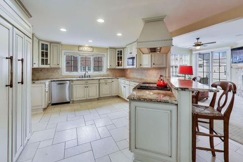 Tiny photo for 881 Harvard Court, Highland Park, IL 60035 (MLS # 12580141)