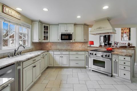 Tiny photo for 881 Harvard Court, Highland Park, IL 60035 (MLS # 12580141)