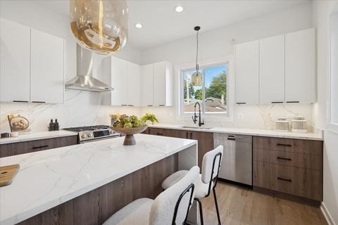 Tiny photo for 3621 N Richmond Street, Chicago, IL 60618 (MLS # 12487176)