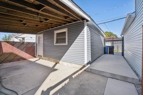 Tiny photo for 3621 N Richmond Street, Chicago, IL 60618 (MLS # 12487176)