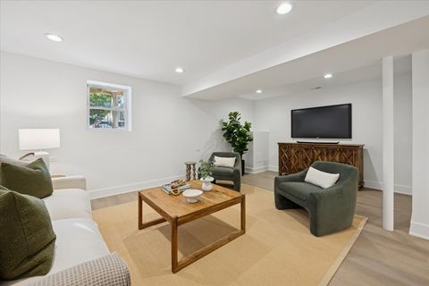 Tiny photo for 3621 N Richmond Street, Chicago, IL 60618 (MLS # 12487176)