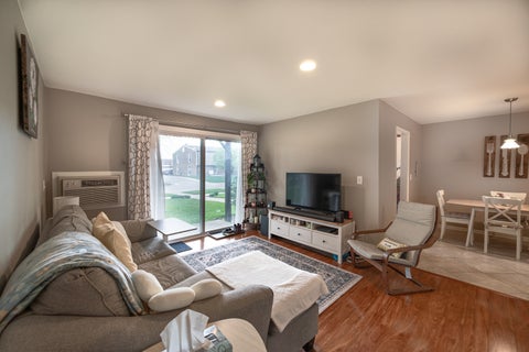 Tiny photo for 311 N CARTER Street #102, Palatine, IL 60067 (MLS # 12641585)