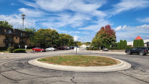 Tiny photo for 588 FAIRWAY VIEW Drive #2E, Wheeling, IL 60090 (MLS # 12491315)