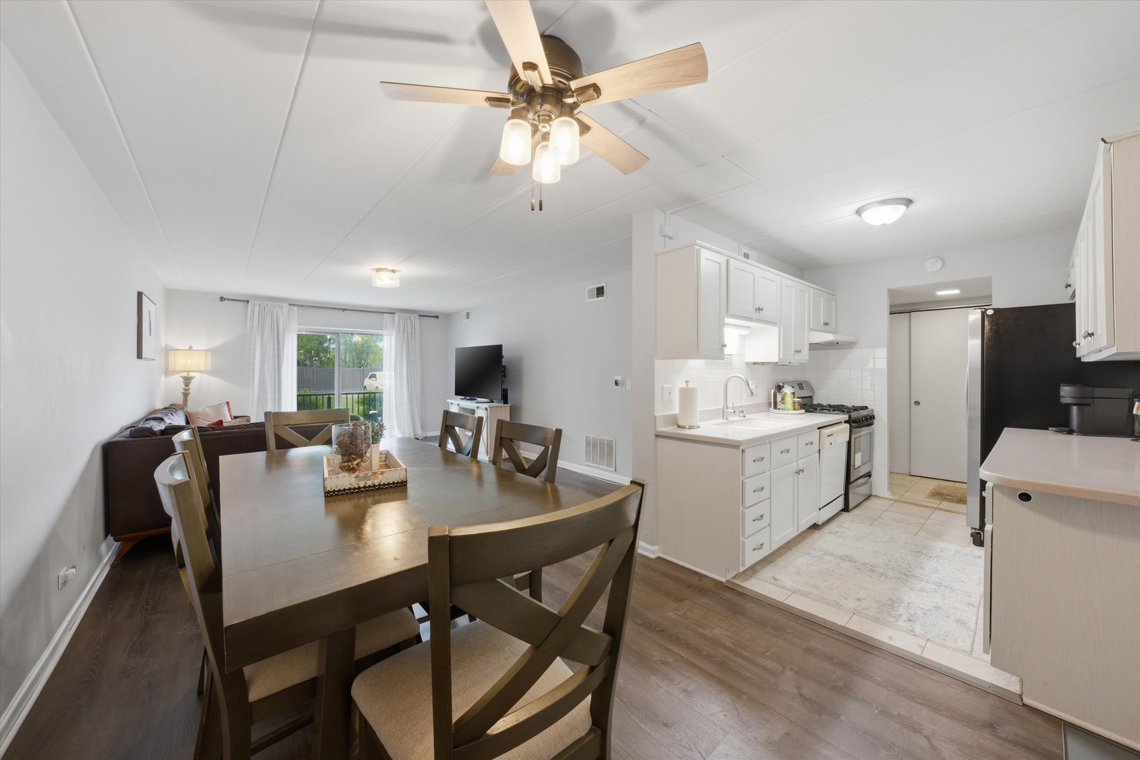 5S040 Pebblewood Lane W103