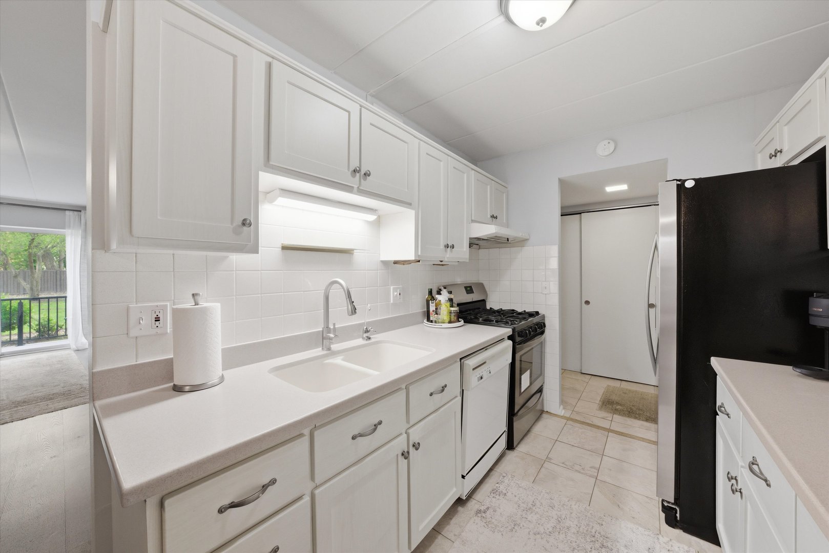 5S040 Pebblewood Lane W103