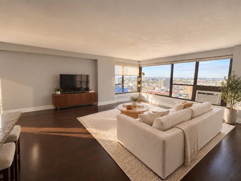 Tiny photo for 2930 N SHERIDAN Road #2201, Chicago, IL 60657 (MLS # 12773622)