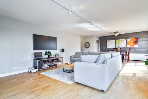 Tiny photo for 6157 N Sheridan Road #3M, Chicago, IL 60660 (MLS # 12466050)