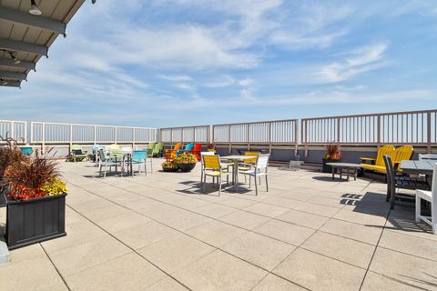 Tiny photo for 6157 N Sheridan Road #3M, Chicago, IL 60660 (MLS # 12466050)