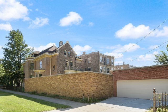 1036 W Garfield Boulevard