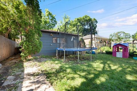 Tiny photo for 3011 W Jarvis Avenue, Chicago, IL 60645 (MLS # 12671425)