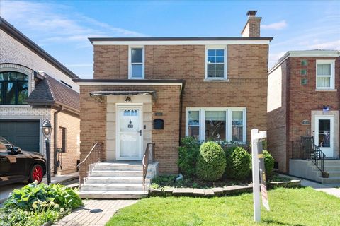 Photo of 3011 W Jarvis Avenue, Chicago, IL 60645 (MLS # 12671425)