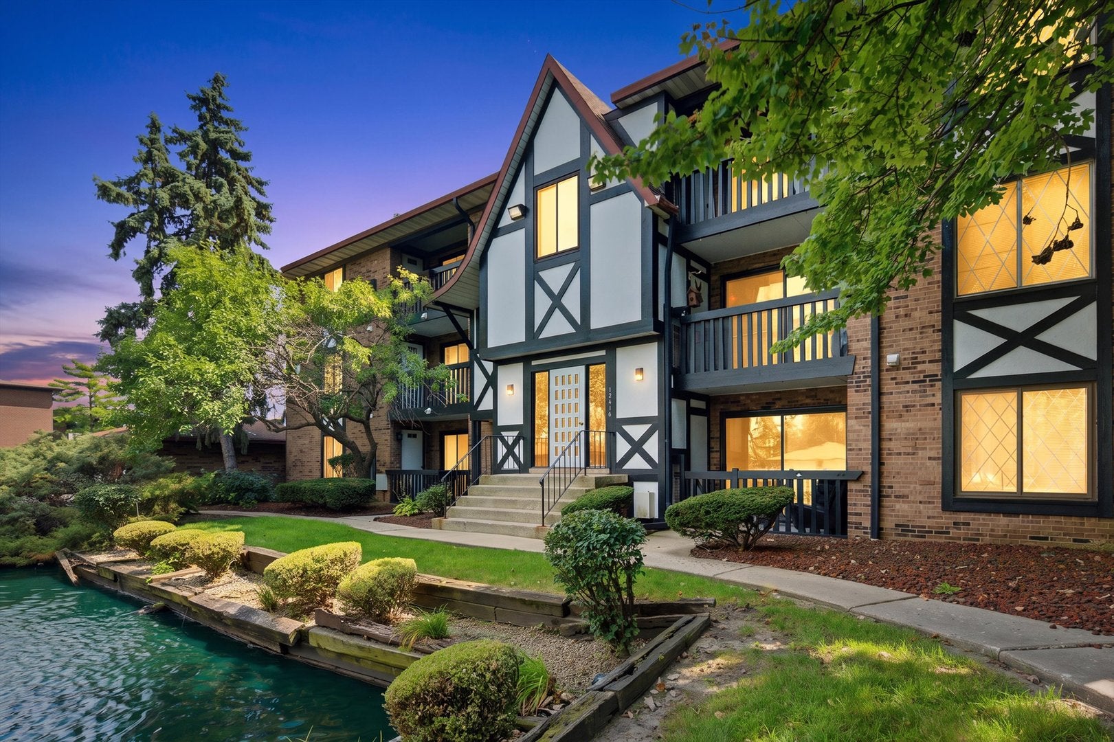 13616 Royal Court 208