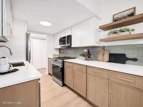 Tiny photo for 8025 Woodglen Lane #306, Downers Grove, IL 60516 (MLS # 12701202)