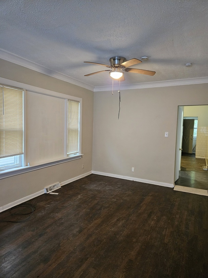 8022 S Manistee Avenue