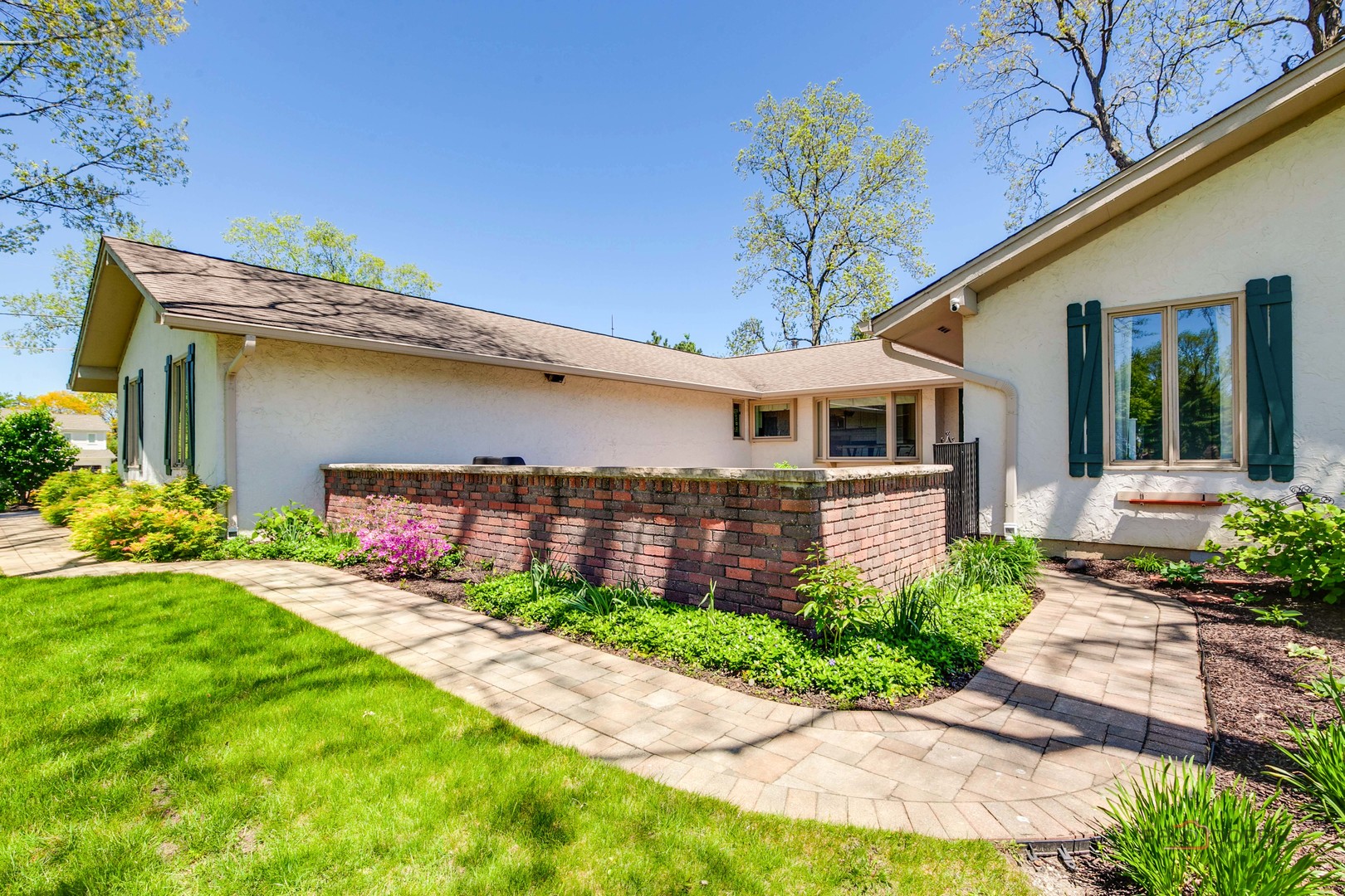 2 Acorn Drive