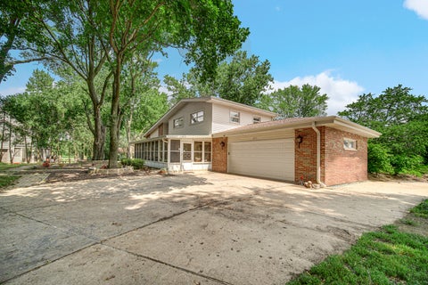 Tiny photo for 205 Sharon Drive, Sleepy Hollow, IL 60118 (MLS # 12736046)