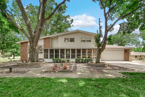 Photo of 205 Sharon Drive, Sleepy Hollow, IL 60118 (MLS # 12736046)