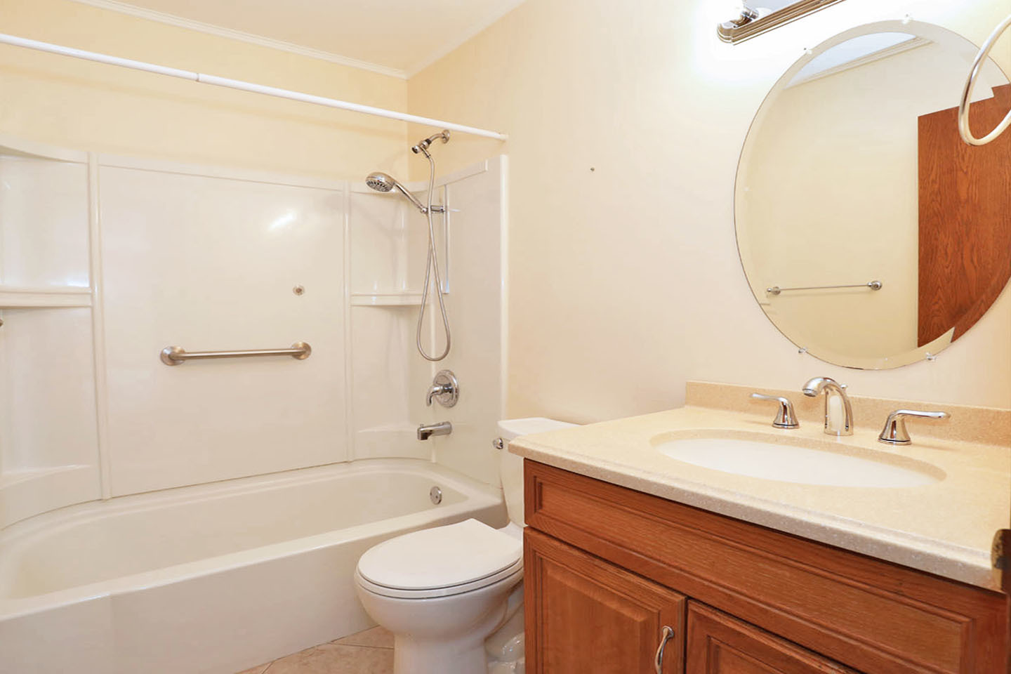 Schaumburg, Illinois 60193, United States, 2 Bedrooms Bedrooms, ,1 BathroomBathrooms,Residential,Contingent,251128