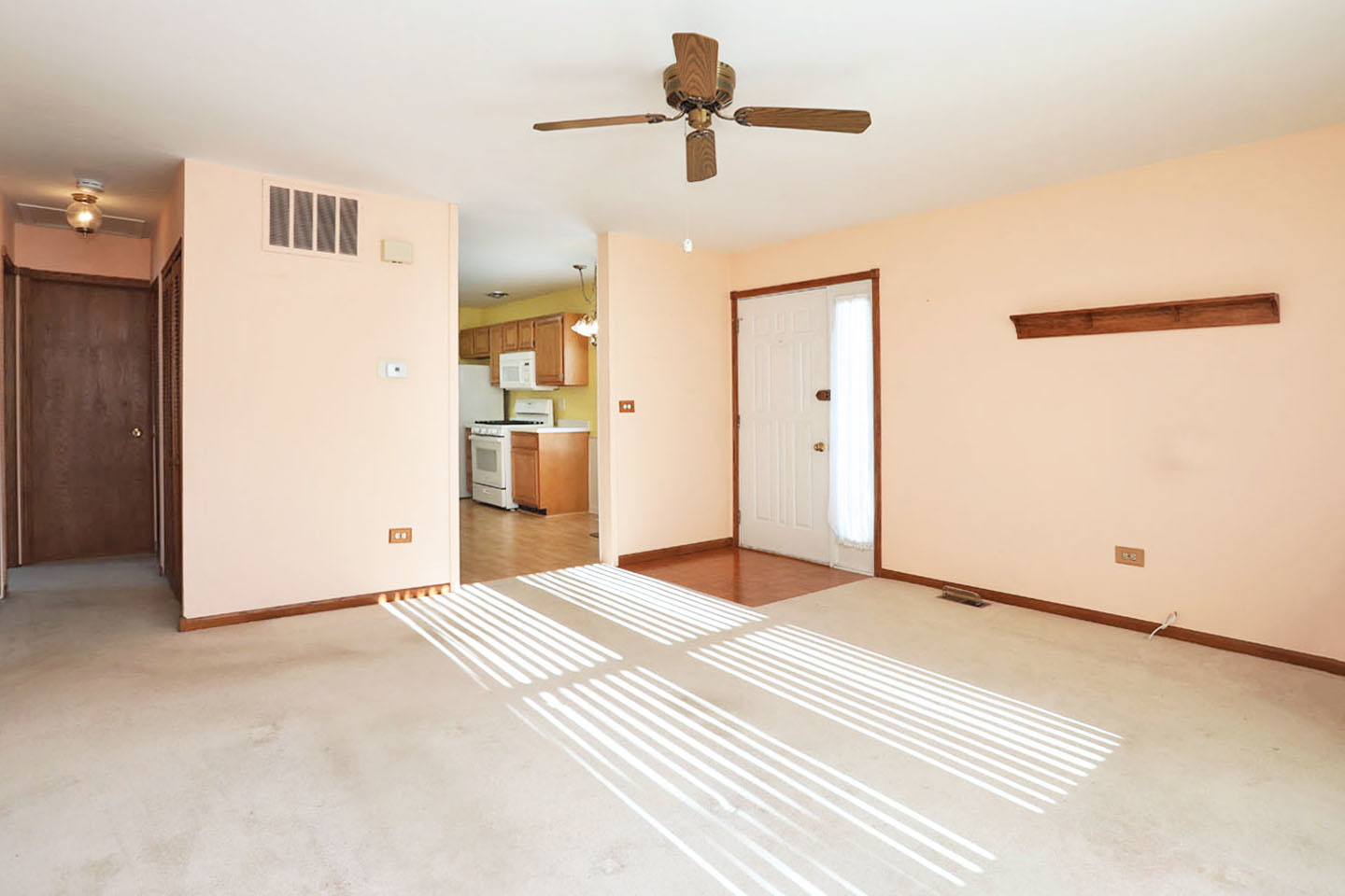 Schaumburg, Illinois 60193, United States, 2 Bedrooms Bedrooms, ,1 BathroomBathrooms,Residential,Contingent,251128