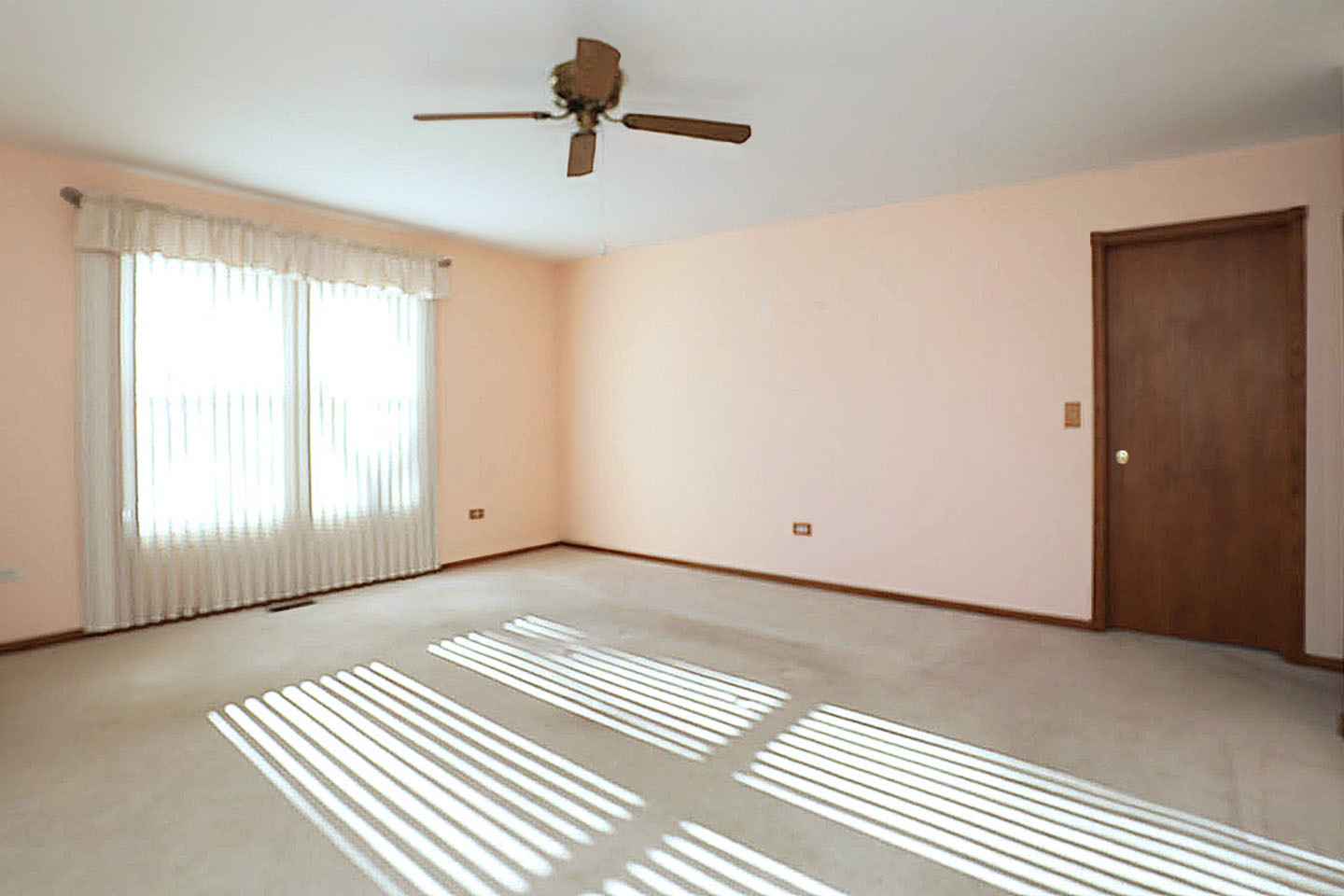 Schaumburg, Illinois 60193, United States, 2 Bedrooms Bedrooms, ,1 BathroomBathrooms,Residential,Contingent,251128